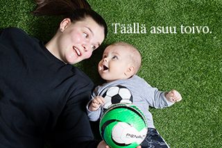 Äiti ja lapsi Toivo asuu täällä kampanjan kuvassa